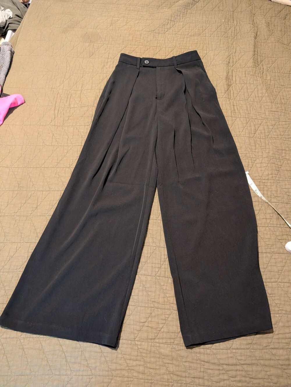 Uniqlo Black Pleated Trousers